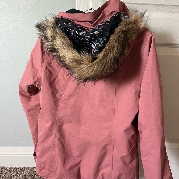 Roxy Women's Meade Ski/Snowboard Jacket with Faux Fur Hood - Dusty Rose, Small - Picture 2 of 4
